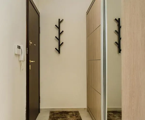 Luxury Apartment *